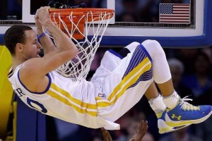 开云下载-赛道与球场的双线对决，F1年度争冠焦点战与骑士全面压制灰熊的战术启示