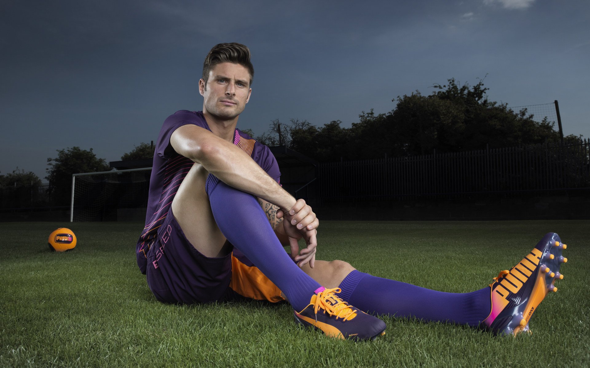 阿圭罗的跨界之夜，当足球巨星点亮NBA季后赛的疯狂